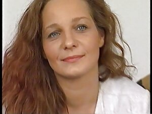 女性は裏切りを裏切り、ぼろからたわごとを ...