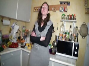 彼女は彼女の口の中であなたを見る前に、仕 ...