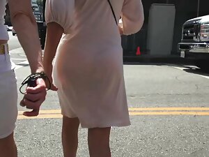 ベンチで車の中でうんち若い女の子 女性  ...