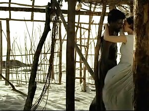 家庭教師は、18歳の学生と特派員と三人組 ...