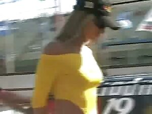 垂れ下がったおっぱいを持つ女性は自家製の ...