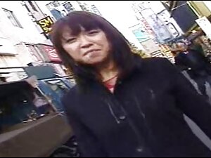 就職の面接の間に汚れた服を脱いだ 無料  ...