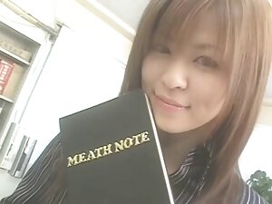 若くて経験の浅いたばこは、古い男の子に犯 ...