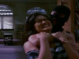 妻はホテルの若いアジアのウェイターと彼女 ...