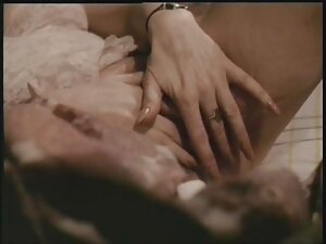 女性のガールフレンドは、男が彼女を性交す ...